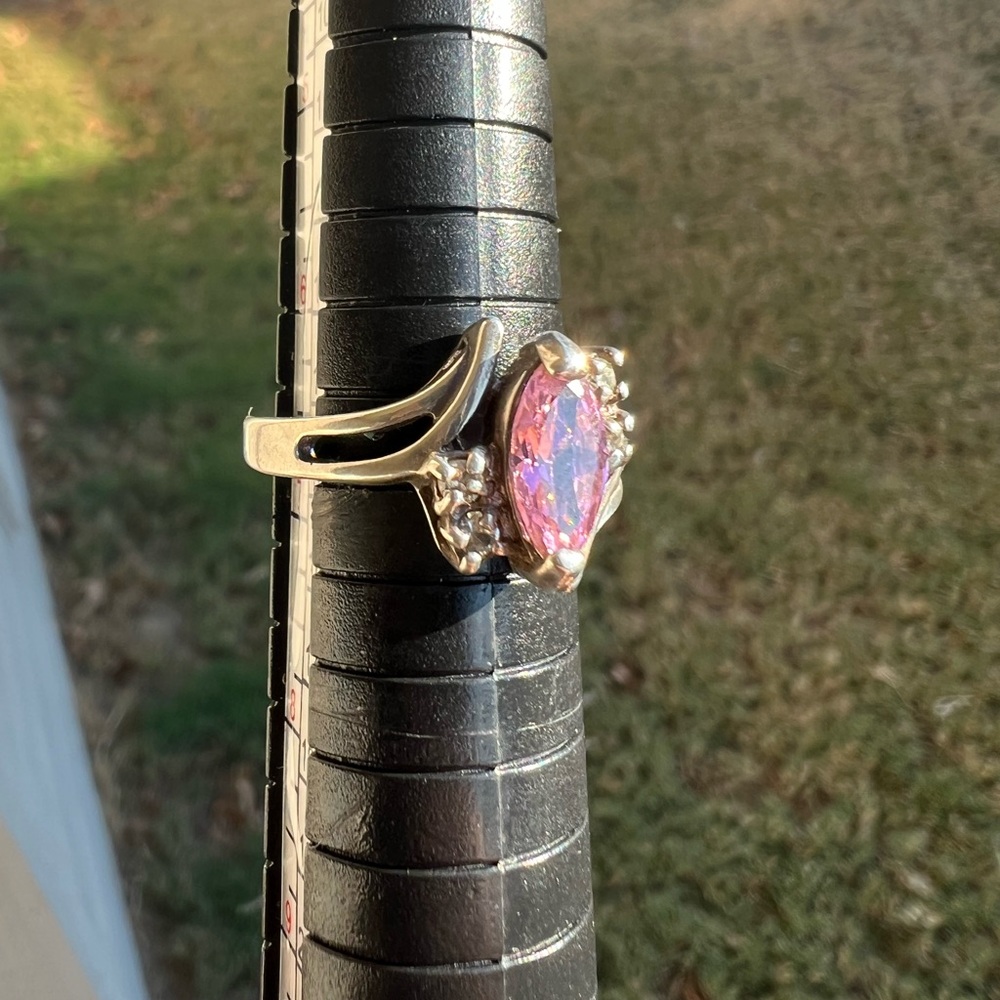 Elegant Sterling Silver and Pink Gemstone Ring stamped 925 - Picture 3 of 10